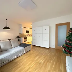 With Free Parking In Prag